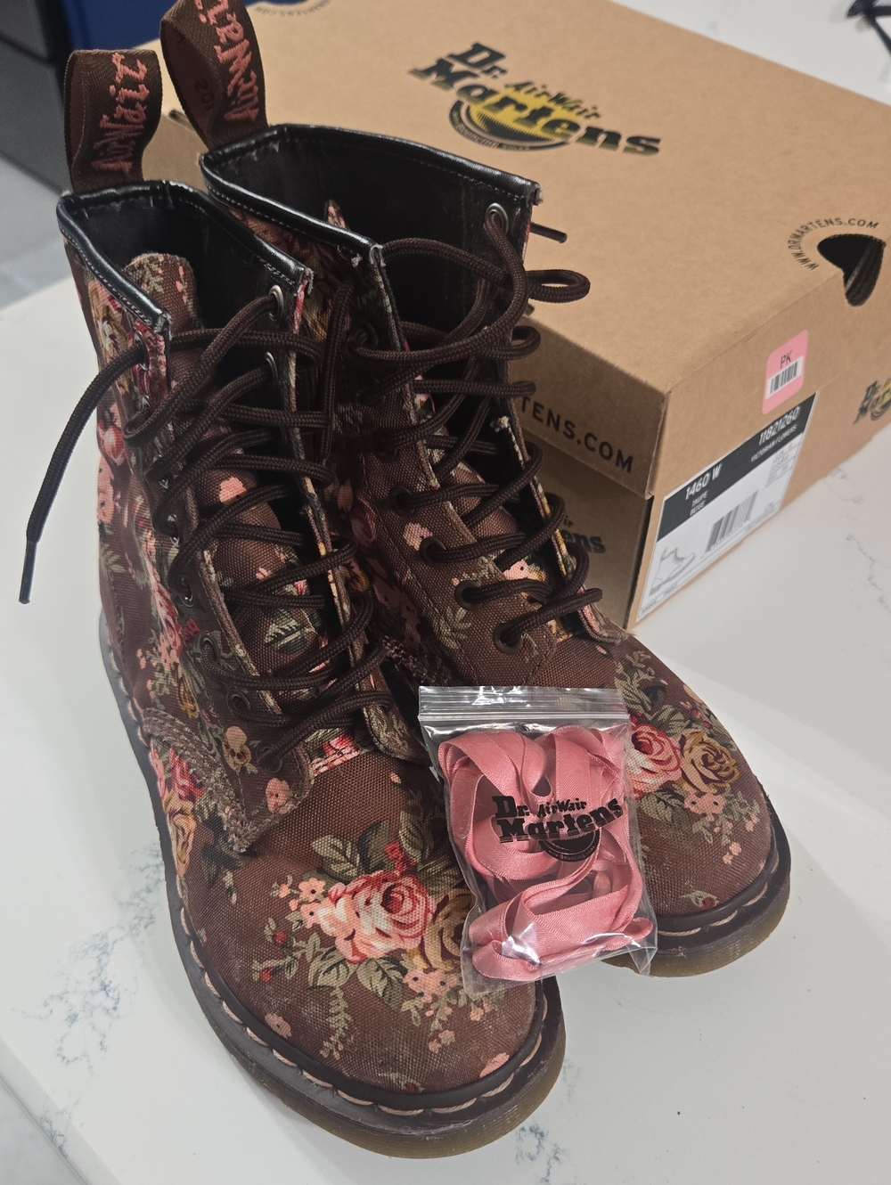 Dr. Martens Victorian Flowers Taupe Beige